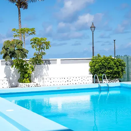 Waves Views Апартаменты *